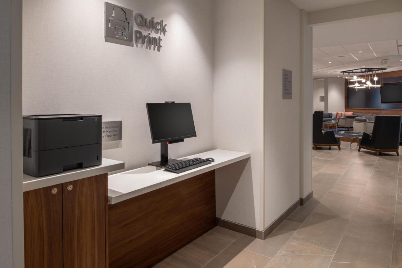Courtyard By Marriott Olympia Hotel Exterior photo