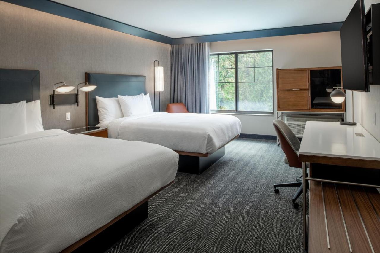 Courtyard By Marriott Olympia Hotel Exterior photo