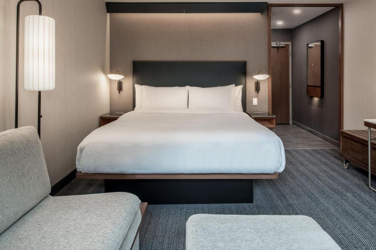 Courtyard By Marriott Olympia Hotel Exterior photo