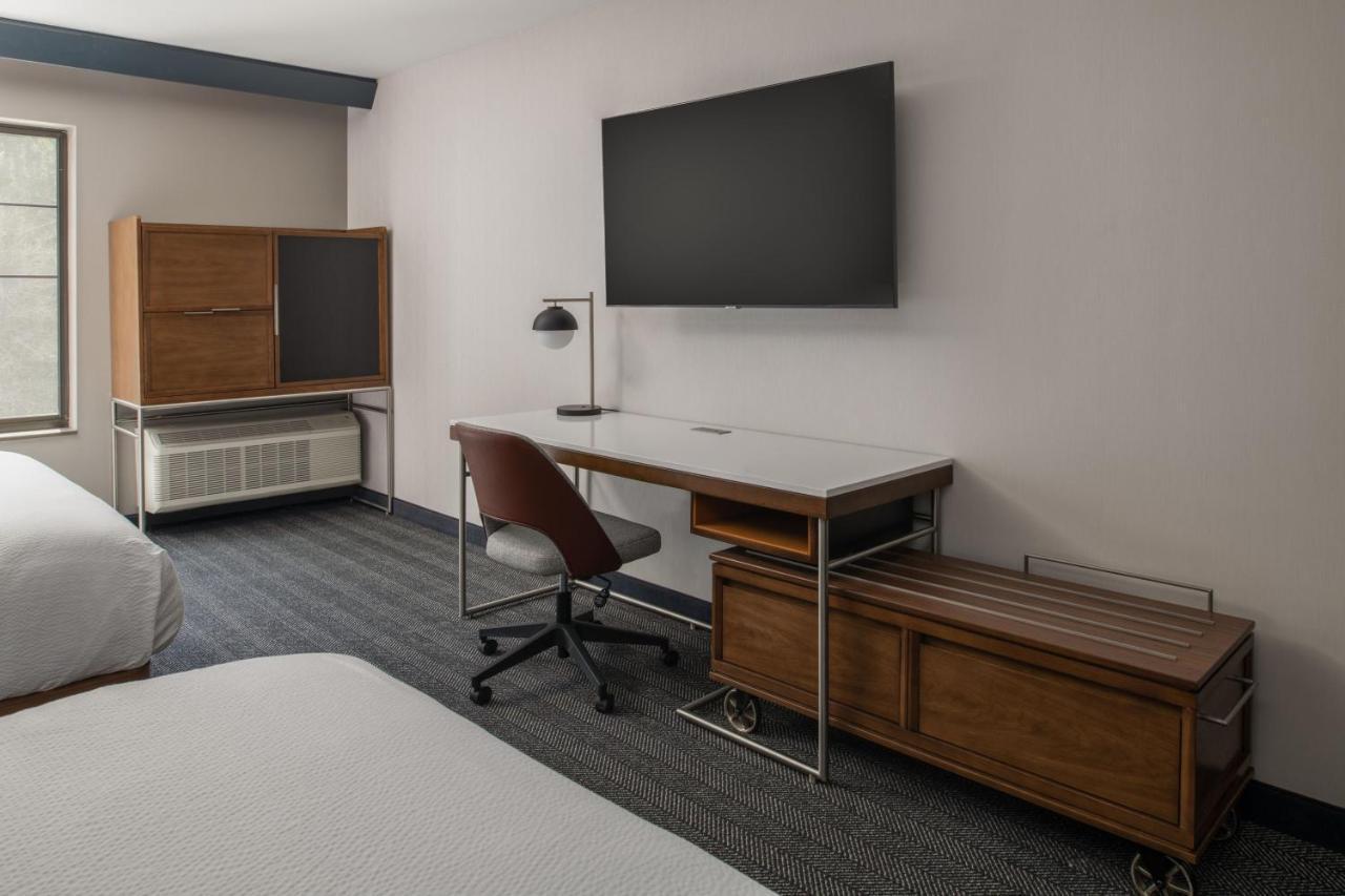 Courtyard By Marriott Olympia Hotel Exterior photo