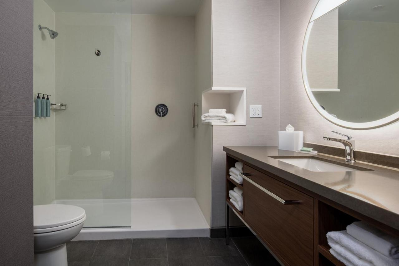 Courtyard By Marriott Olympia Hotel Exterior photo